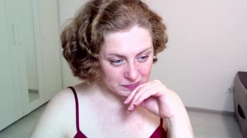 Ella online show from December 18, 6:46 pm