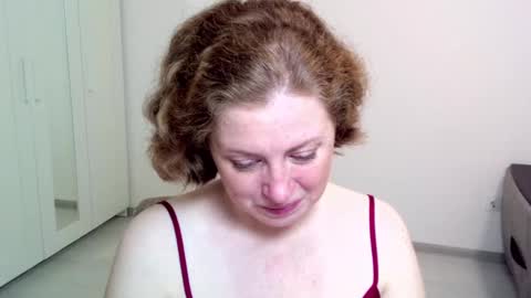 Ella online show from December 15, 4:40 am