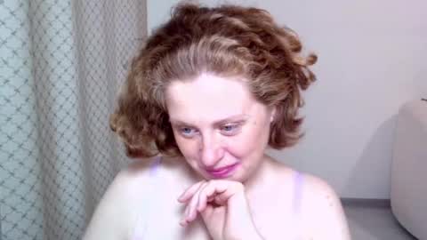 Snapshot of theladysblush chatting on October 26, 8:43 am Ella online show from October 26, 8:43 am