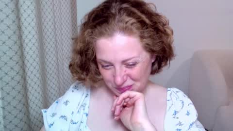 Snapshot of theladysblush chatting on September 21, 7:40 am Ella online show from September 21, 7:40 am