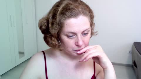 Ella online show from December 20, 9:32 am