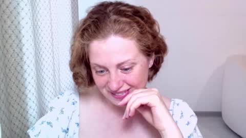 Snapshot of theladysblush chatting on October 3, 9:25 am Ella online show from October 3, 9:25 am