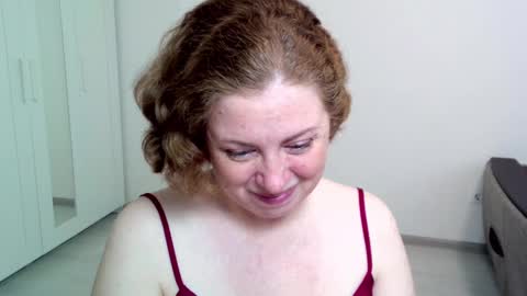 Ella online show from December 10, 9:01 am
