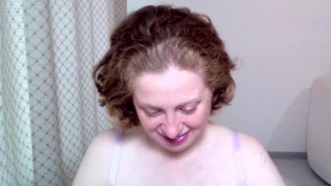 Snapshot of theladysblush chatting on October 22, 8:52 am Ella online show from October 22, 8:52 am