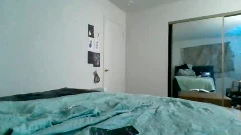 lovecreep online show from January 5, 5:30 am