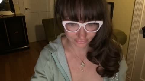 Snapshot of themrsnelson chatting on October 26, 8:43 am Cach Nelson online show from October 26, 8:43 am