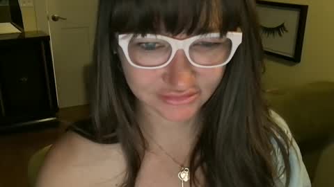 Snapshot of themrsnelson chatting on October 31, 8:18 am Cach Nelson online show from October 31, 8:18 am