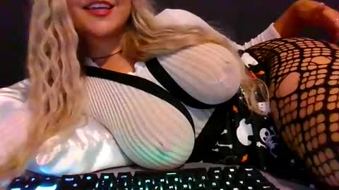 Snapshot of thepeachprincess chatting on September 9, 4:40 pm the peach princess online show from September 9, 4:40 pm