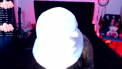 Sara online show from December 3, 6:17 pm