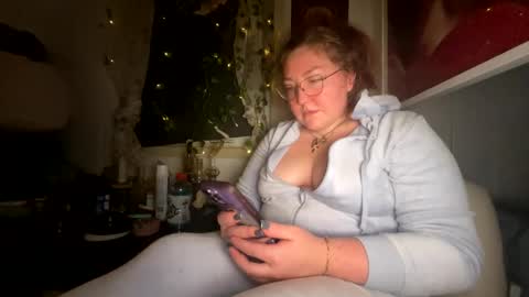 Snapshot of thesashadomme chatting on December 22, 1:33 am The Sasha Domme online show from December 22, 1:33 am