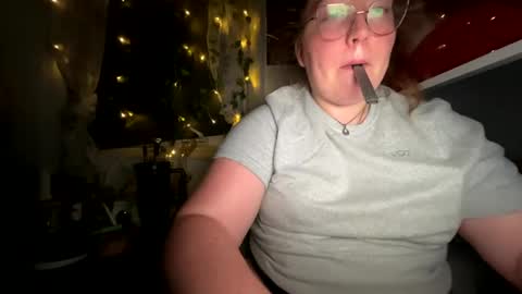 Snapshot of thesashadomme chatting on December 19, 5:29 am The Sasha Domme online show from December 19, 5:29 am