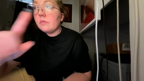 Snapshot of thesashadomme chatting on December 12, 9:48 pm The Sasha Domme online show from December 12, 9:48 pm