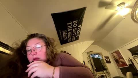 Snapshot of thesashadomme chatting on January 13, 9:52 pm The Sasha Domme online show from January 13, 9:52 pm