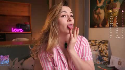 Mia online show from October 24, 2:35 pm