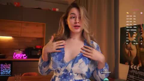 Mia online show from October 2, 4:34 pm