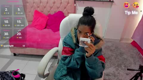 thianahorny online show from December 17, 1:04 pm