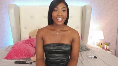 ThianaLopez online show from September 26, 10:18 pm