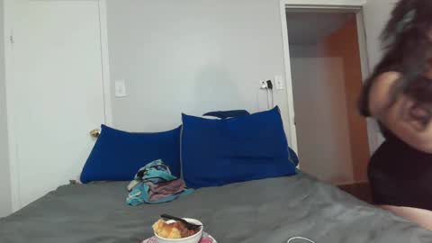 GinWitDaJuice online show from January 6, 4:47 am