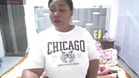Snapshot of thickebonymilf chatting on January 31, 4:25 am XIOMARA online show from January 31, 4:25 am