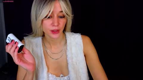 thief_of_hearts_ online show from October 5, 12:04 am