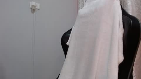 sara online show from April 6, 2:11 am