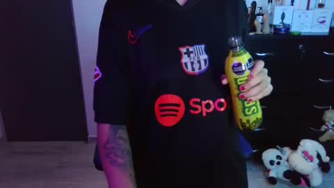 Snapshot of thomascooper_cams chatting on October 22, 1:54 am VALERIA online show from October 22, 1:54 am