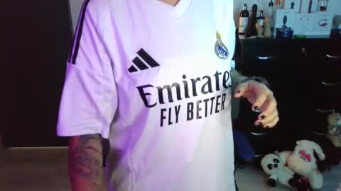 Snapshot of thomascooper_cams chatting on October 23, 1:55 am VALERIA online show from October 23, 1:55 am