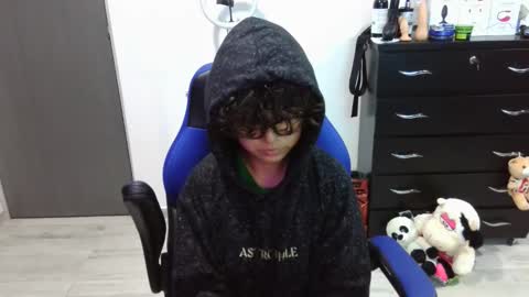 Snapshot of thomascooper_cams chatting on October 18, 2:47 am VALERIA online show from October 18, 2:47 am