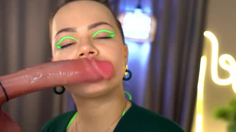 Brittney online show from September 27, 8:43 am