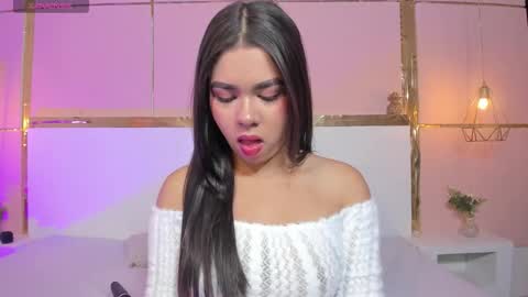 tianaglow4 online show from December 15, 11:59 am