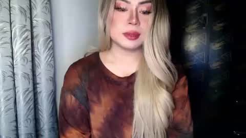 arianna tiara online show from December 5, 3:46 pm