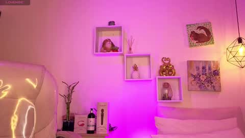 Tiarha online show from October 27, 4:41 am