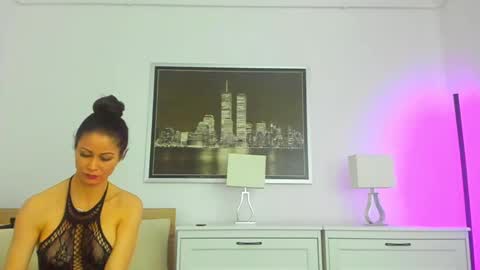 Snapshot of tiarussell chatting on February 17, 9:32 pm Tia Russell online show from February 17, 9:32 pm