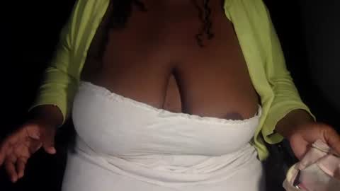 Snapshot of tierrahenri chatting on January 24, 12:10 am Tierra Henri online show from January 24, 12:10 am