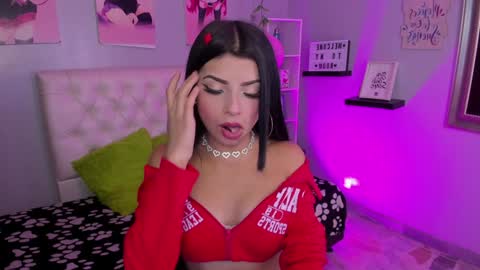 Snapshot of tifanny__thomson chatting on December 9, 1:13 pm Tiff online show from December 9, 1:13 pm