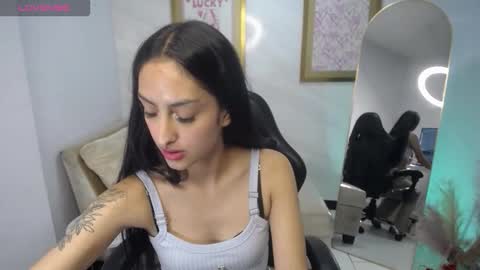 Snapshot of tifany_v chatting on October 6, 8:13 pm Hi Stream 800 to 1400 online show from October 6, 8:13 pm