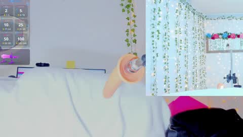 Snapshot of tiffanny_love_ chatting on December 15, 9:56 am Tiffanny online show from December 15, 9:56 am