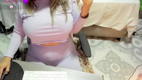 Snapshot of tiffany_teressa chatting on September 22, 4:00 am tiffany theressa online show from September 22, 4:00 am