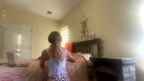 Snapshot of tiffanydove chatting on February 17, 8:49 pm Tiffany Dove online show from February 17, 8:49 pm