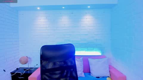 tiffanyhoustton online show from March 18, 12:32 pm