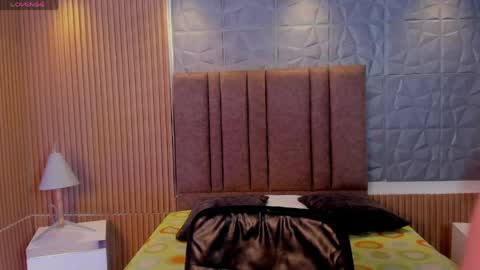 tiffanyhoustton online show from April 7, 12:18 pm