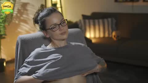 tiffanyriox online show from May 20, 1:57 am