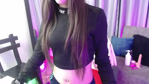 tiinajonus_ online show from April 18, 5:21 am