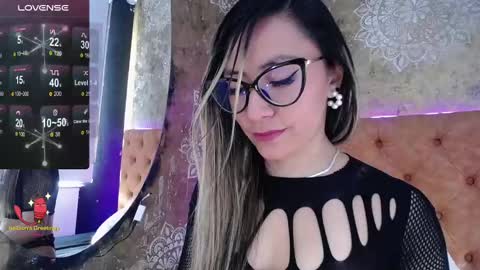 Snapshot of tila_tequila15 chatting on December 20, 12:49 pm TILA TEQUILA online show from December 20, 12:49 pm