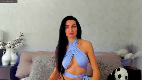 Snapshot of tina_mart chatting on October 9, 11:47 am Tina online show from October 9, 11:47 am