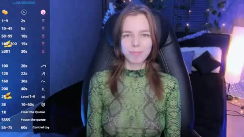 Tina Tayllor MY SHEDULEMondayTuesdayWednesday FridaySaturdaySunday online show from December 22, 5:32 pm