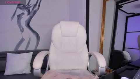 Tina  online show from February 7, 3:30 pm