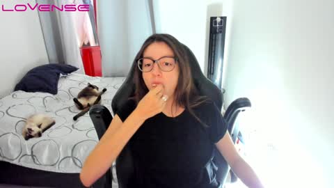 Tina online show from December 4, 7:45 pm
