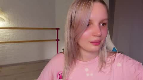 tinasiner online show from September 15, 3:53 pm