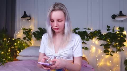 tinasiner online show from March 8, 2:05 pm